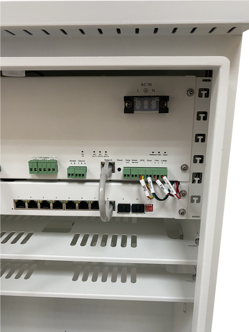 Sistema de Alimentación 24 horas con iluminación nocturna de farola. Total de Energía 1800 W. 100 Wh mas de 18 horas