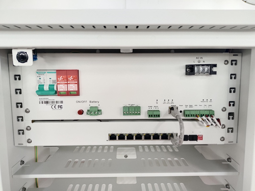 Sistema de Alimentación 24 horas con iluminación nocturna de farola. Total de Energía 1800 W. 100 Wh mas de 18 horas